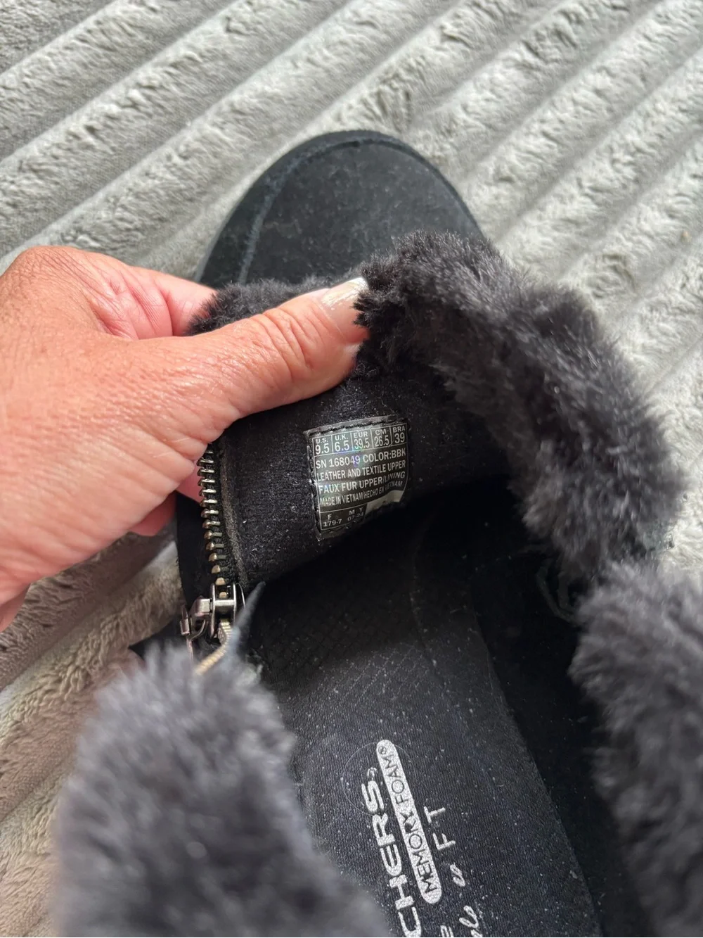 Skechers Women's Black Faux-Fur Ankle Winter Boots- like new